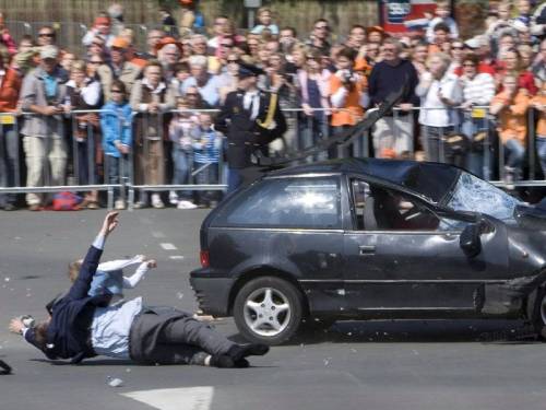Olanda, auto sul corteo della regina. "È un attentato": cinque i morti