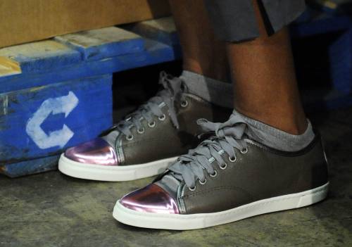 Usa, scivolone per Michelle Obama: 
tra i poveri con scarpe da 540 dollari