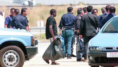 Pacchetto sicurezza giovedì la fiducia Espulsioni più facili