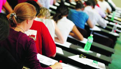Napoli, l’esame? Costava 600 euro: 40 indagati