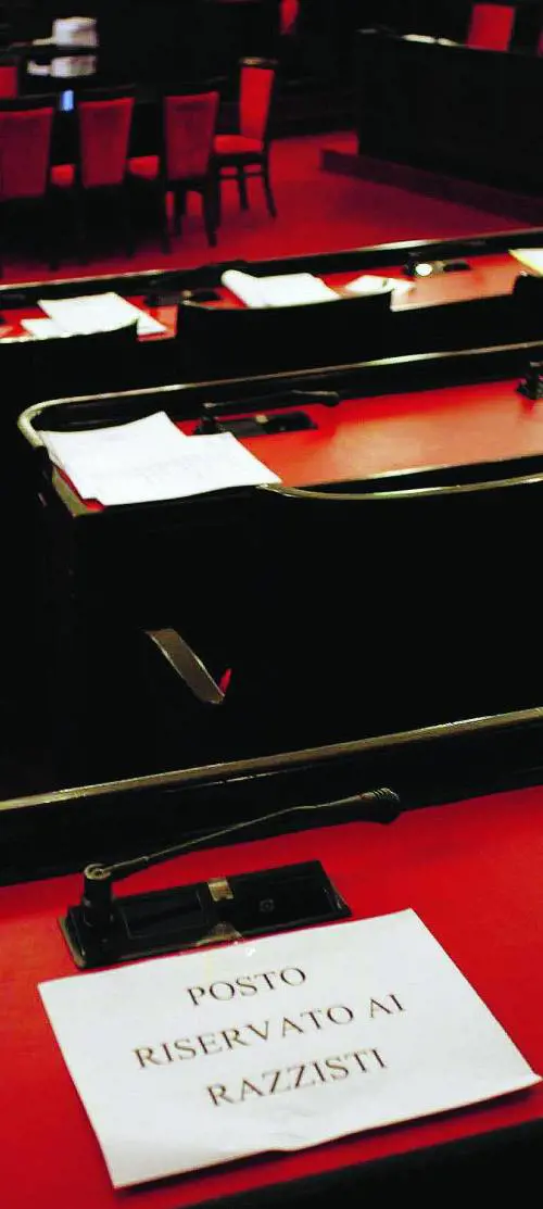 Salvini si difende: «Io razzista? Chi mi critica prenda il metrò...»