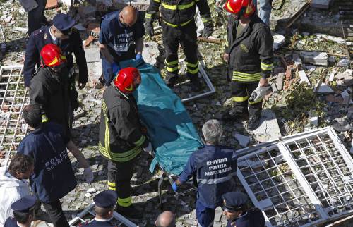 Esplode palazzina 
a Roma: due morti 
3 le persone ferite