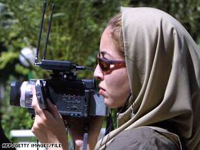 La svolta in Iran: "Usa non ostili"  
Scarcerata la giornalista americana
