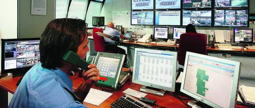 «Fermate l’aereo, c’è una bomba a bordo»