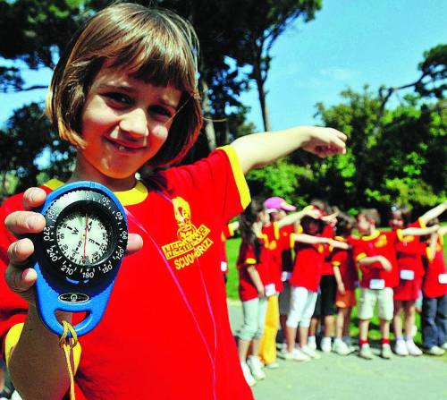 I bambini imparano a marciare nei Parchi di Nervi