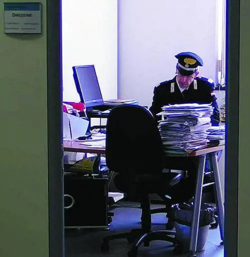 Spara al medico dellAsl e fugge Catturato sul traghetto: è il nipote