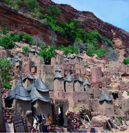 Medici in Africa, il popolo dei Dogon che crede in un unico Dio creatore