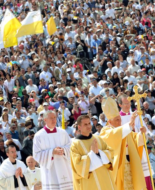 Papa a Nazareth: "Salvare bimbi dal fanatismo"