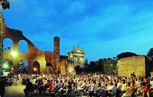 Un cast «stellare» per la Luna