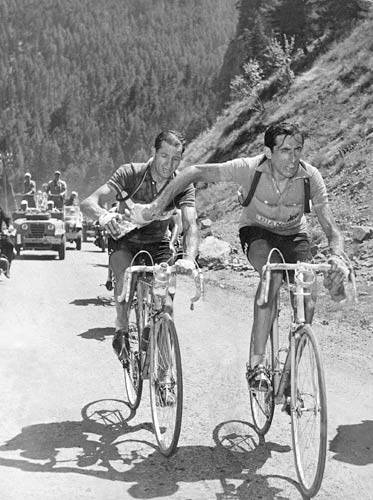 Coppi, Bartali e quella foto  
entrata nel mito delle due ruote