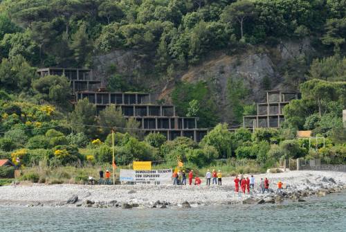 La Spezia, abbattuto l'ecomostro della Palmaria