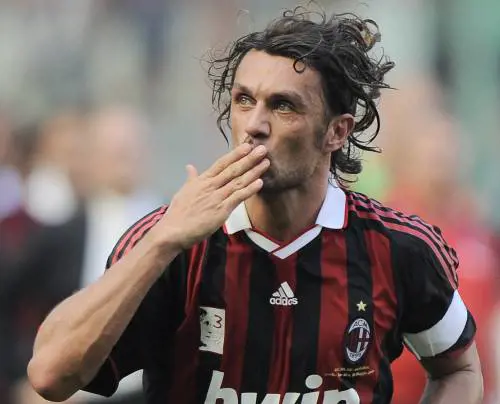 La Juve aggancia il Milan 
E la Roma rovina 
la festa d'addio di Maldini