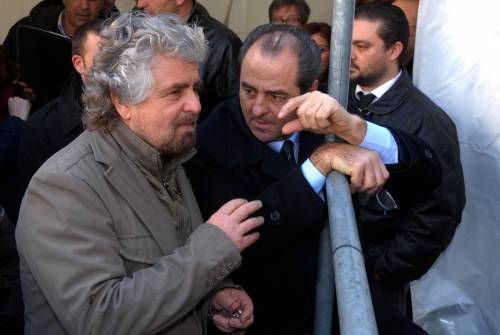 Grillo si sveglia: "Tonino, pulizia in Campania"