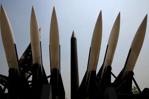 NordCorea, nuova sfida: lanciati altri due missili