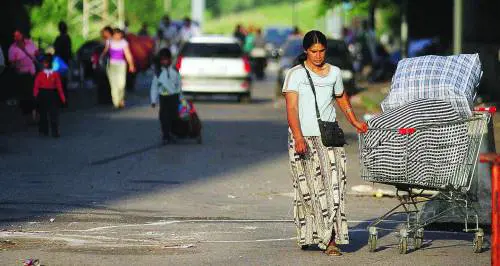 Sgomberato lultimo «hotel» dei romeni Alloggi universitari al posto del fortino