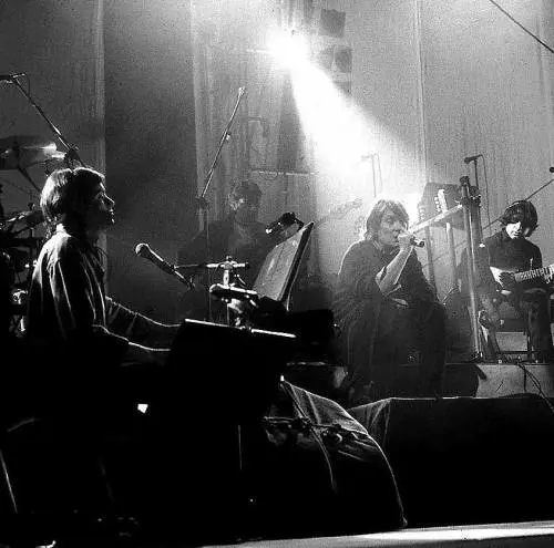 Cristiano De André torna a cantare papà Fabrizio