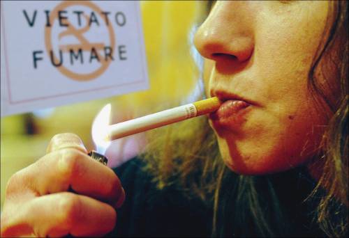 Ritorno del fumo: gli italiani  
si riaccendono la sigaretta
