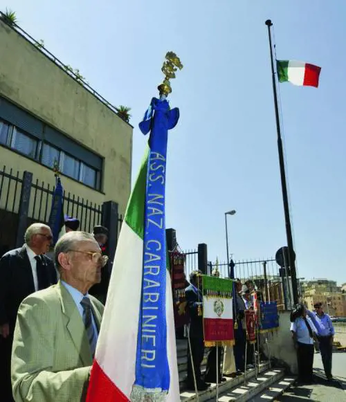 Lultimo ammaina bandiera, volontari di guerra senza sede