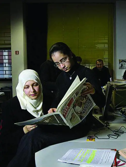 Velo, rossetti e libertà Le penne dellislam sfidano il pregiudizio