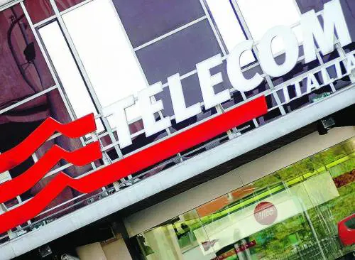 Telecom, meno utili più licenziamenti E i sindacati insorgono
