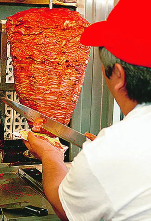 Scongelata e senza documenti così viaggia la carne da kebab