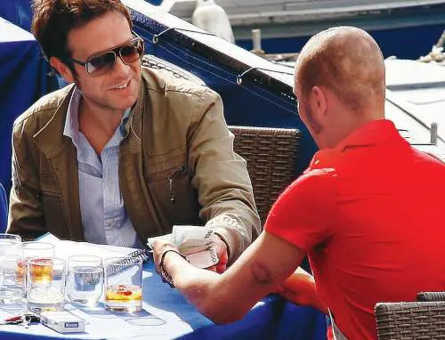 Le verità a pagamento 
di Gino, l'ex di Noemi 
Il video dell'incontro