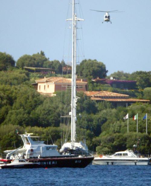 Villa Certosa, sequestrate le fotografie "rubate"