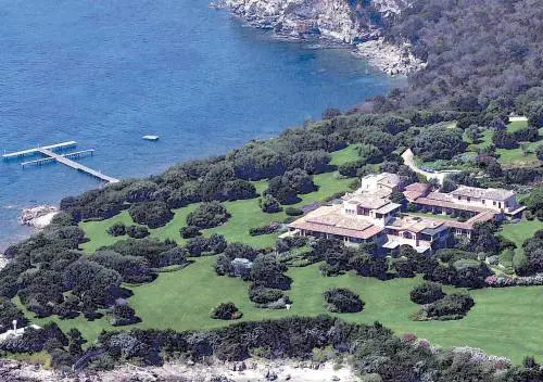 Ecco la grande truffa 
delle foto "rubate" 
nella villa del premier