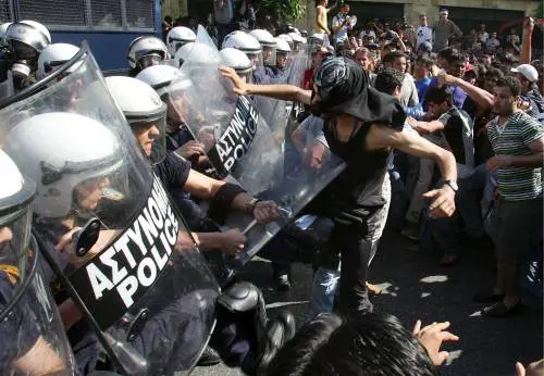 Atene come Kabul: la città 
in ostaggio degli estremisti islamici