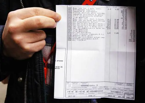 Rivolta fiscale di un imprenditore: 
stipendio lordo in busta paga