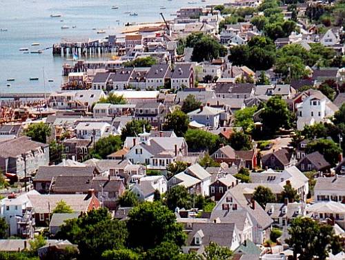 Provincetown, America 
in bilico: Padri pellegrini 
e sosia di Platinette