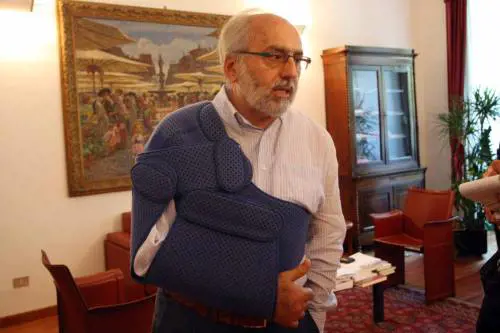 Verona, confessa l'aggressore del pg: è 17enne