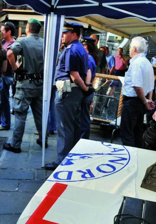 Lega assediata da 150 no global a piazza Banchi