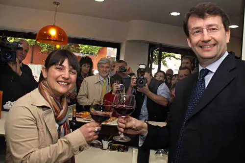 Il Centro Italia si ribella: crepe nel muro rosso