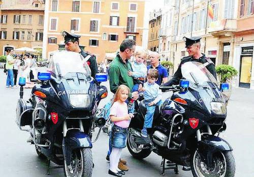 A piazza San Lorenzo in Lucina iniziativa solidale dei carabinieri