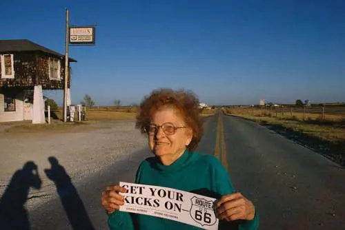 Quei vecchietti "on the road" stanno scappando dal futuro