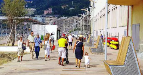Voltri, dopo la maxirissa in spiaggia arrivano telecamere e pattuglie