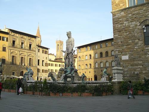 Per un tuffo nella fontana 
multati 2 turisti a Firenze