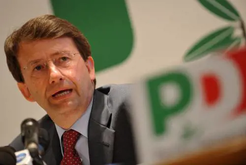 A Ferrara i comunisti remano contro:  
la doppia sfida spaventa Franceschini