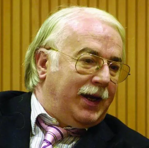 Plinio espulso «resiste» a Ronzitti. Bagarre in aula