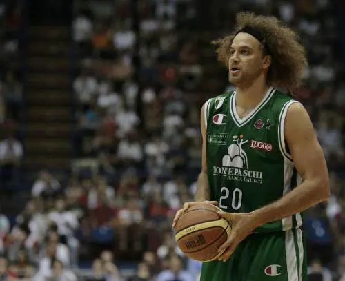 Basket, Siena tricolore 
Milano umiliata: 82-47