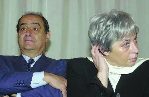 Crisi farsa: gli «smandrappati» ora sono di nuovo insieme