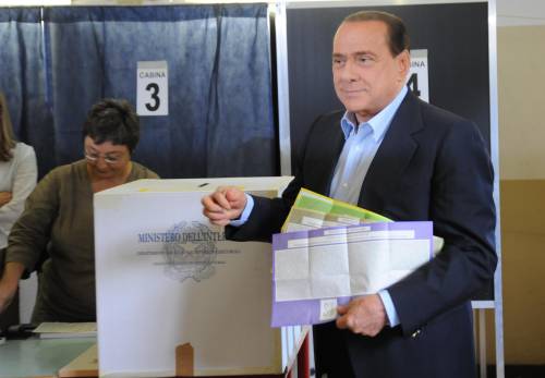 Berlusconi non molla: "Avanti col programma"
