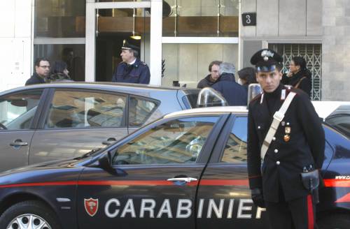 Lite al parcheggio, 
ucciso con uno spiedo