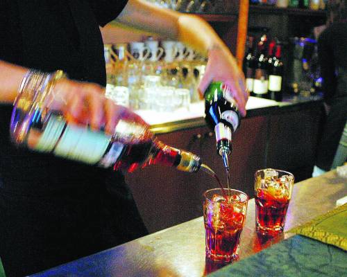 Il Comune chiude i rubinetti dello sballo 
Vietato bere alcol per i minori di 16 anni