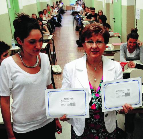 Blackout e corridoi roventi: maturità al via tra le proteste