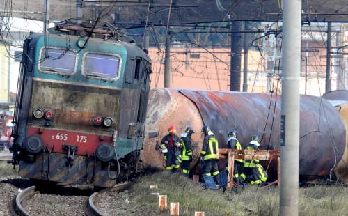 Esplode un treno: 14 morti, tre i dispersi