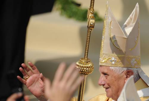 Benedetto XVI avverte: 
"Il primo ruolo dei preti 
non è la giustizia sociale"