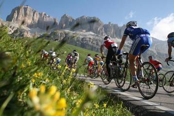 Torna la "Maratona dles Dolomites": 
in 9mila all'attacco di sette passi