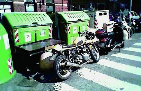 Moto e tognolini «proibiscono»  di mettere i rifiuti nei cassonetti